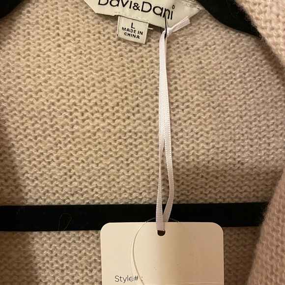 Fabulous David & Dani Shaw Sweater Large NWT - Picture 3 of 4